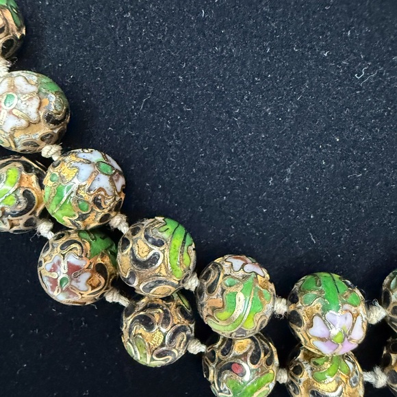 Green vintage authentic cloisonné beaded necklace. - Picture 2 of 3